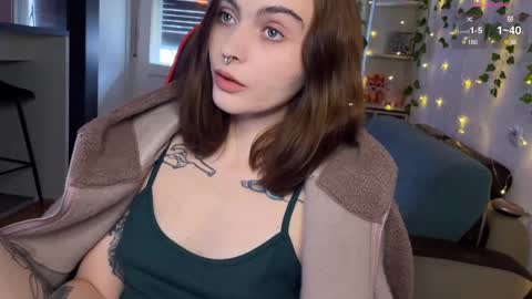 Snapshot of dorfmatratze_ chatting on 02/12/25, 01:27 Alice online show from 02/12/25, 01:27