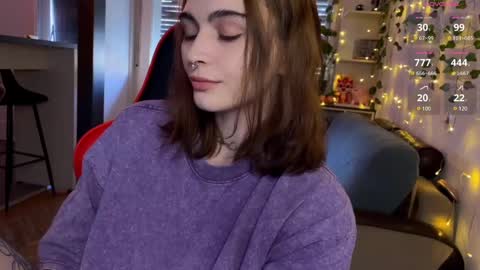 Snapshot of dorfmatratze_ chatting on 02/19/25, 02:34 Alice online show from 02/19/25, 02:34