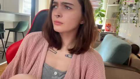 Snapshot of dorfmatratze_ chatting on 02/25/25, 10:15 Alice online show from 02/25/25, 10:15