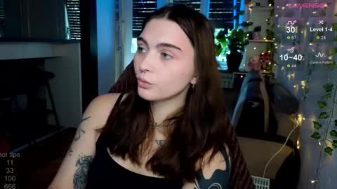 Snapshot of dorfmatratze_ chatting on 10/10/25, 08:24 Alice online show from 10/10/25, 08:24