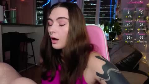 Snapshot of dorfmatratze_ chatting on 11/12/25, 06:36 Alice online show from 11/12/25, 06:36