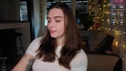 Snapshot of dorfmatratze_ chatting on 11/26/25, 08:04 Alice online show from 11/26/25, 08:04