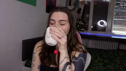 Snapshot of dorfmatratze_ chatting on 12/18/25, 08:20 Alice online show from 12/18/25, 08:20