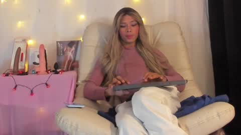 Snapshot of dorian_lev chatting on 12/13/24, 01:04 Nicolle online show from 12/13/24, 01:04