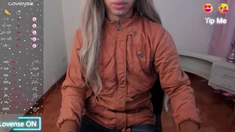 Snapshot of dorian_lev chatting on 02/15/25, 12:11 Nicolle online show from 02/15/25, 12:11