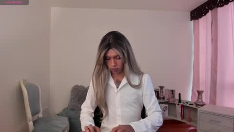 Snapshot of dorian_lev chatting on 03/03/25, 01:42 Nicolle online show from 03/03/25, 01:42