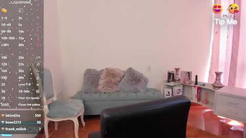 Snapshot of dorian_lev chatting on 03/03/25, 04:46 Nicolle online show from 03/03/25, 04:46