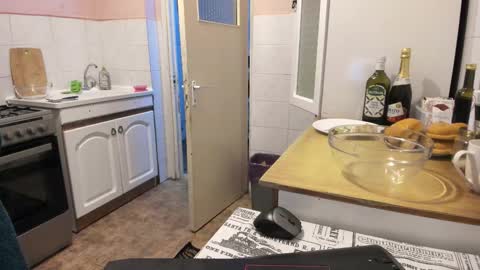 Snapshot of doriancretu95 chatting on 03/21/26, 03:04 menu below online show from 03/21/26, 03:04