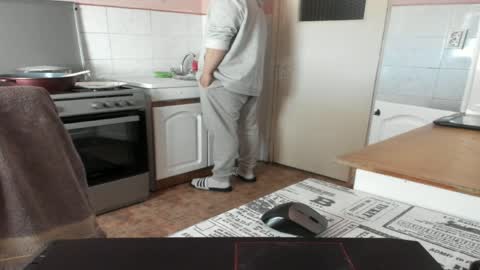 Snapshot of doriancretu95 chatting on 04/11/26, 08:07 menu below online show from 04/11/26, 08:07