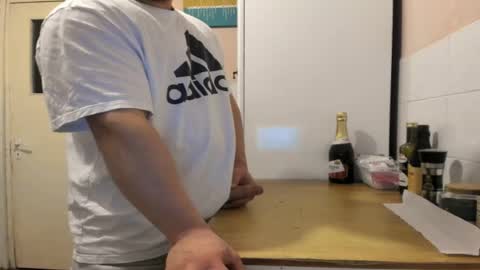 Snapshot of doriancretu95 chatting on 04/15/26, 09:04 menu below online show from 04/15/26, 09:04