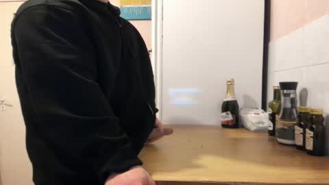 Snapshot of doriancretu95 chatting on 04/18/26, 09:15 menu below online show from 04/18/26, 09:15