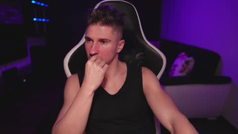 Dorian Reyes online show from 10/29/25, 01:19