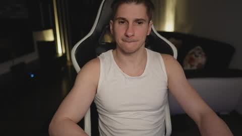 Snapshot of dorianreyes chatting on 04/18/26, 12:03 Dorian Reyes online show from 04/18/26, 12:03