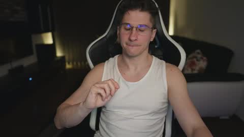 Snapshot of dorianreyes chatting on 04/21/26, 12:45 Dorian Reyes online show from 04/21/26, 12:45