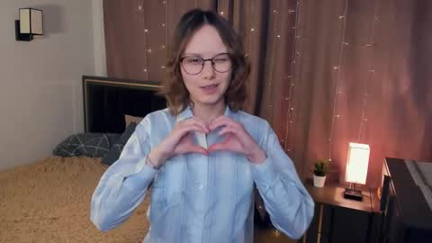 Violet online show from 11/06/25, 08:21