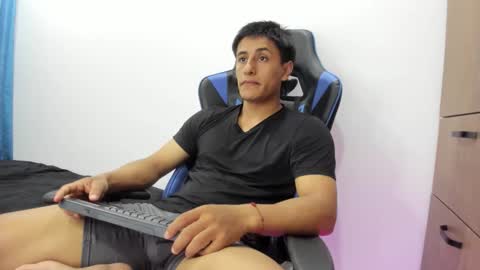 Snapshot of dorman_boy chatting on 11/07/25, 02:00 dorman_boy online show from 11/07/25, 02:00