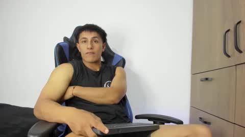 Snapshot of dorman_boy chatting on 11/27/25, 04:03 dorman_boy online show from 11/27/25, 04:03