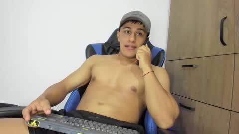 Snapshot of dorman_boy chatting on 12/02/25, 01:44 dorman_boy online show from 12/02/25, 01:44