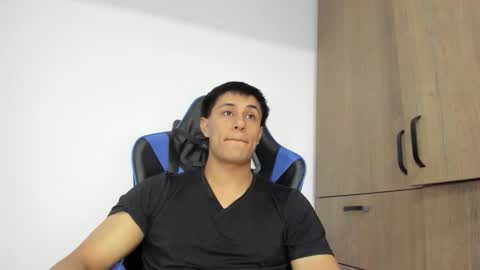 Snapshot of dorman_boy chatting on 12/02/25, 09:10 dorman_boy online show from 12/02/25, 09:10