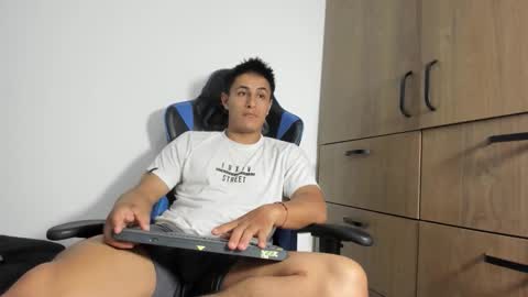 Snapshot of dorman_boy chatting on 03/14/26, 04:40 dorman_boy online show from 03/14/26, 04:40