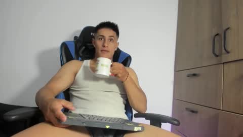 Snapshot of dorman_boy chatting on 03/25/26, 02:39 dorman_boy online show from 03/25/26, 02:39