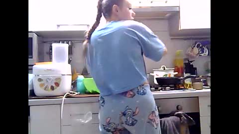 Snapshot of dorrie_ann chatting on 01/27/25, 06:31 Dorrie Ann online show from 01/27/25, 06:31