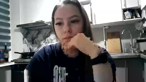 Snapshot of dorrie_ann chatting on 12/01/25, 05:12 Dorrie Ann online show from 12/01/25, 05:12