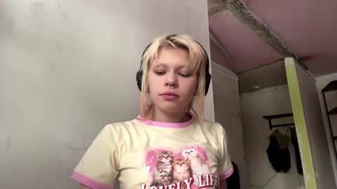 Snapshot of dorthacavan chatting on 02/07/26, 09:13 Milana online show from 02/07/26, 09:13