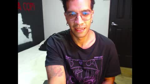 Snapshot of dostoyrodia_34 chatting on 12/18/25, 11:11 will online show from 12/18/25, 11:11