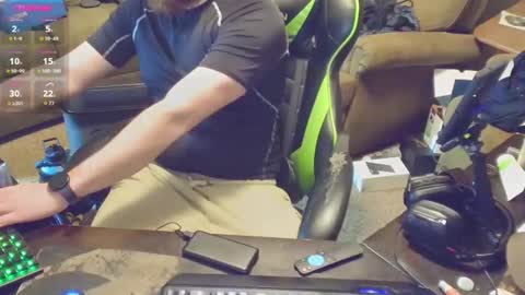 DotYourEyezez  online show from 02/01/25, 10:15