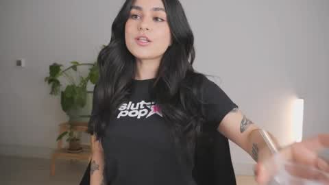Sara online show from 04/14/26, 02:28