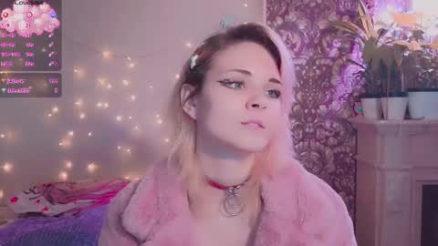 Snapshot of doublebubblecum chatting on 10/22/25, 08:19 Angie online show from 10/22/25, 08:19