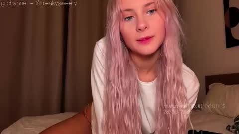 Lana  Eva  dont forget to give us a thumb up online show from 09/28/25, 05:29