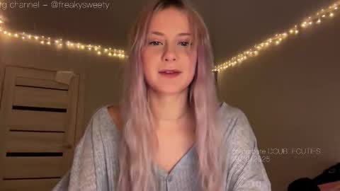 Lana  Eva  dont forget to give us a thumb up online show from 10/19/25, 03:45