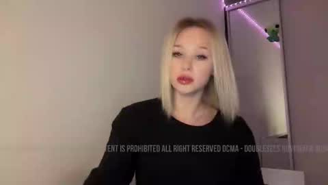 MOLLYYYY dont forget to give me a thumb up online show from 12/08/24, 02:49