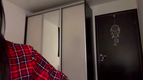 MOLLYYYY dont forget to give me a thumb up online show from 10/20/25, 01:33