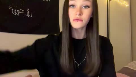 MOLLYYYY dont forget to give me a thumb up online show from 10/31/25, 12:17