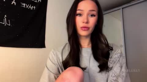 MOLLYYYY dont forget to give me a thumb up online show from 01/08/26, 04:26