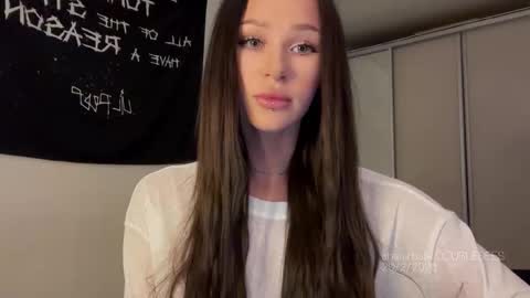 MOLLYYYY dont forget to give me a thumb up online show from 02/20/26, 11:43