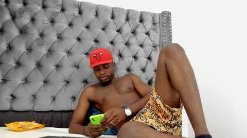 DOUGLAS online show from 10/05/25, 01:09