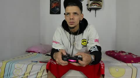 Snapshot of douglas_gallegos chatting on 12/13/24, 05:32 douglas_gallegos online show from 12/13/24, 05:32