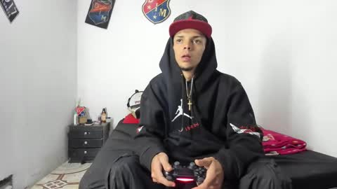 Snapshot of douglas_gallegos chatting on 01/16/25, 12:34 douglas_gallegos online show from 01/16/25, 12:34