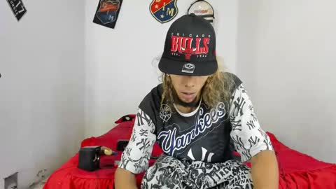 Snapshot of douglas_gallegos chatting on 02/27/25, 10:48 douglas_gallegos online show from 02/27/25, 10:48