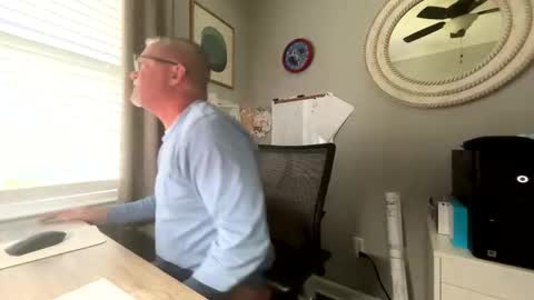 Snapshot of douglikes3xd chatting on 10/31/25, 05:14 douglikes3xd online show from 10/31/25, 05:14