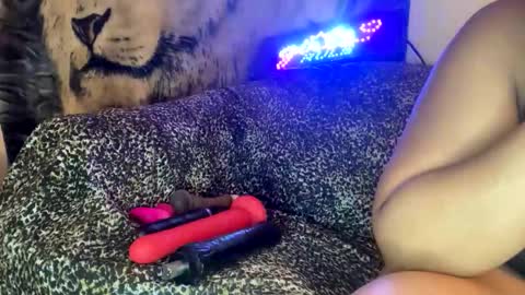 Snapshot of dove_love22 chatting on 11/08/25, 01:39 dove_love22 online show from 11/08/25, 01:39