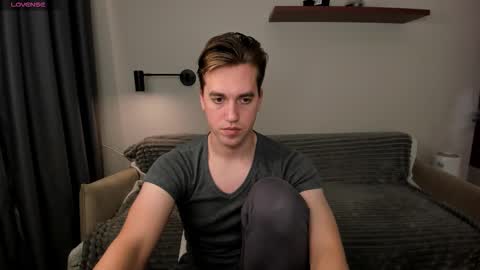 Snapshot of dr_your_dream chatting on 10/19/25, 09:26 Mervin online show from 10/19/25, 09:26