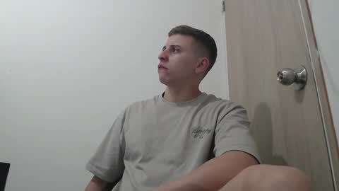 Snapshot of draco_boy2000 chatting on 10/29/25, 09:05 draco_boy2000 online show from 10/29/25, 09:05