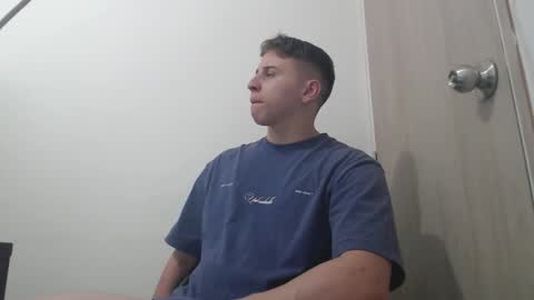 Snapshot of draco_boy2000 chatting on 11/18/25, 09:08 draco_boy2000 online show from 11/18/25, 09:08