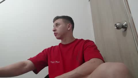 Snapshot of draco_boy2000 chatting on 11/20/25, 10:42 draco_boy2000 online show from 11/20/25, 10:42