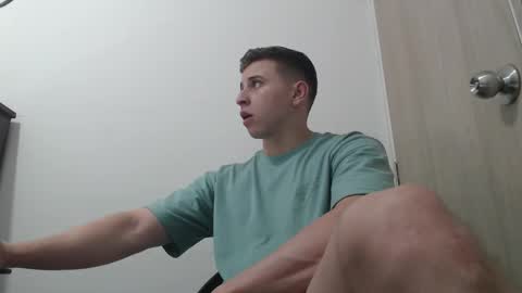 Snapshot of draco_boy2000 chatting on 11/27/25, 09:06 draco_boy2000 online show from 11/27/25, 09:06